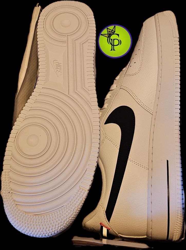 Nike Air Force 1 Low '07 LV8
White Black Bright Crimson
SIZE 13