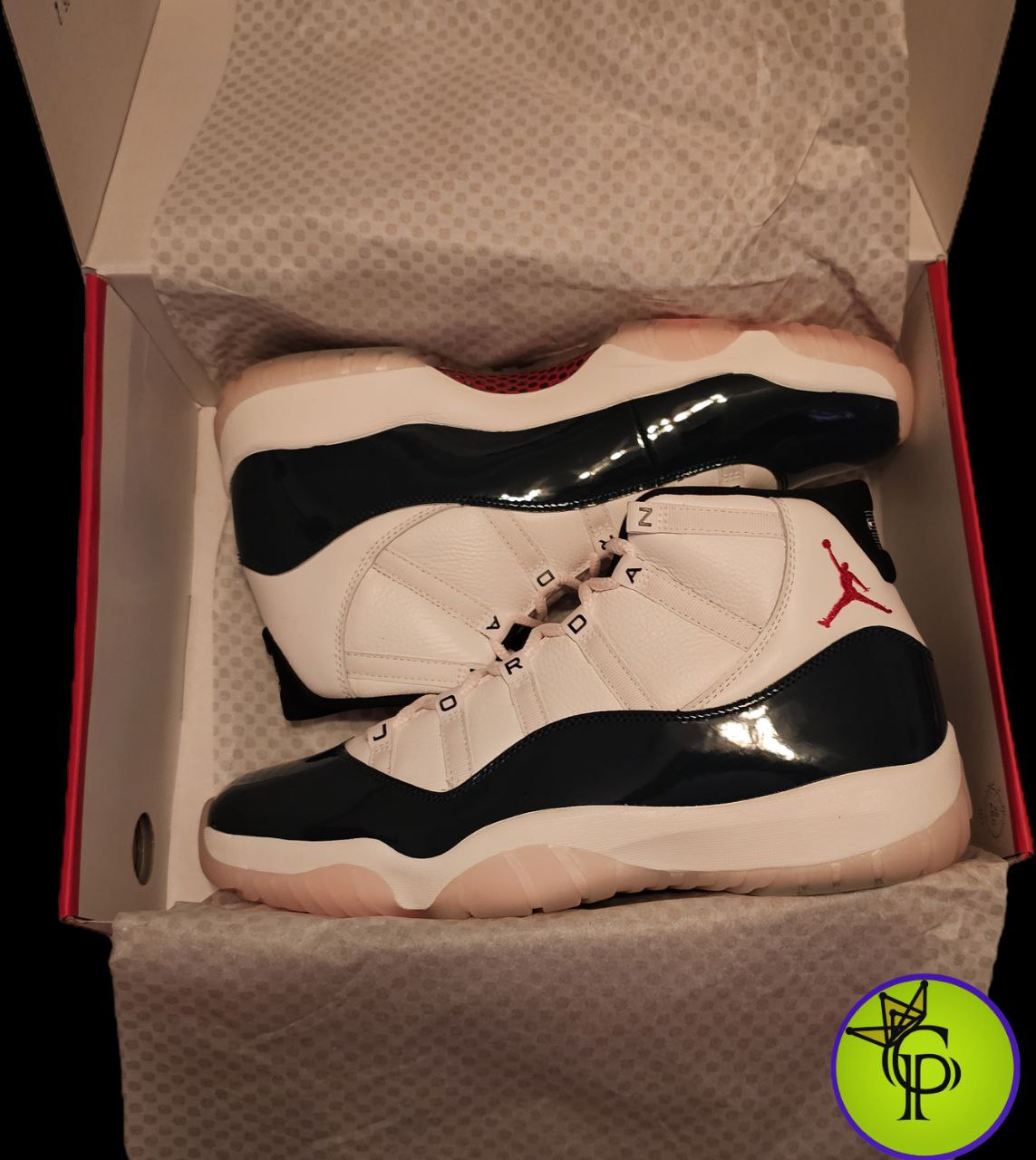 Jordan 11 Retro
Rare Air
SIZE 13 